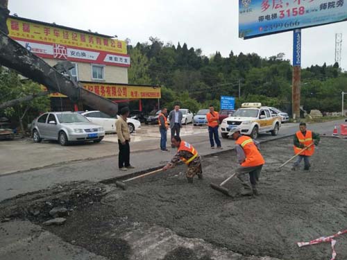 统筹兼顾 科学调度 公司全面完成G108线绵梓路K2080至K2090路段道路路面修补工作