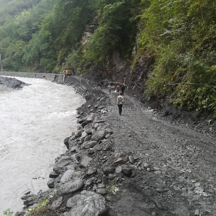 路桥公司圆满完成平武泗耳乡至北川段水毁道路应急抢险任务